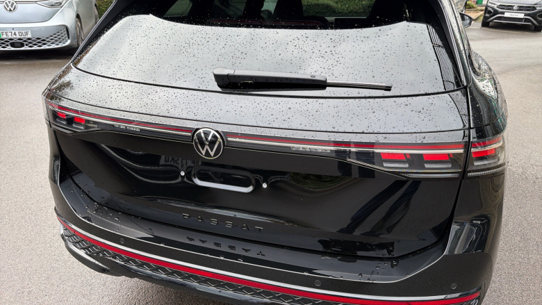 Volkswagen Passat 1.5 eTSI R-Line 5dr DSG Petrol Estate